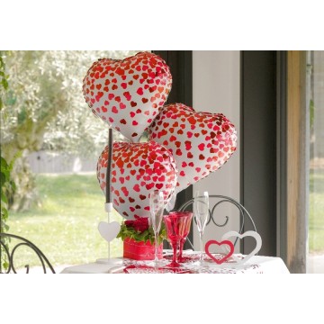 Décoration sur le thème Saint Valentin, en rouge et blanc